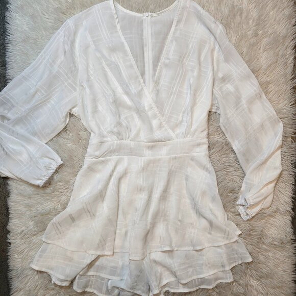 🌸Elegant White Fit & Flare Long Sleeve Square Checkered Pattern Ruffle Romper🎀 - Picture 1 of 6